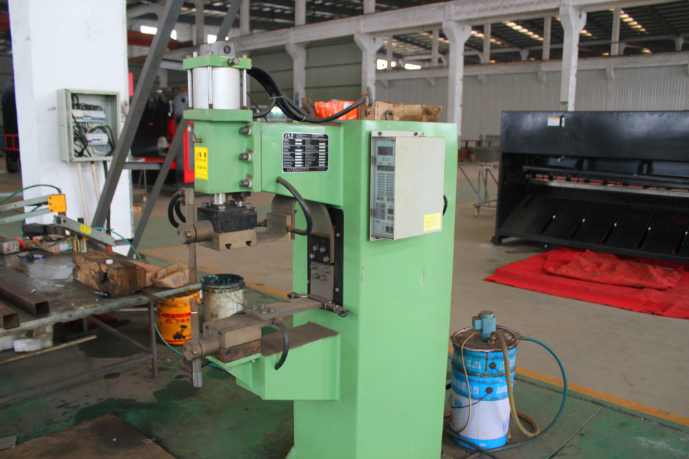 Vibration analysis of the rotating direct drive servo valve sheet metal frame(图2)