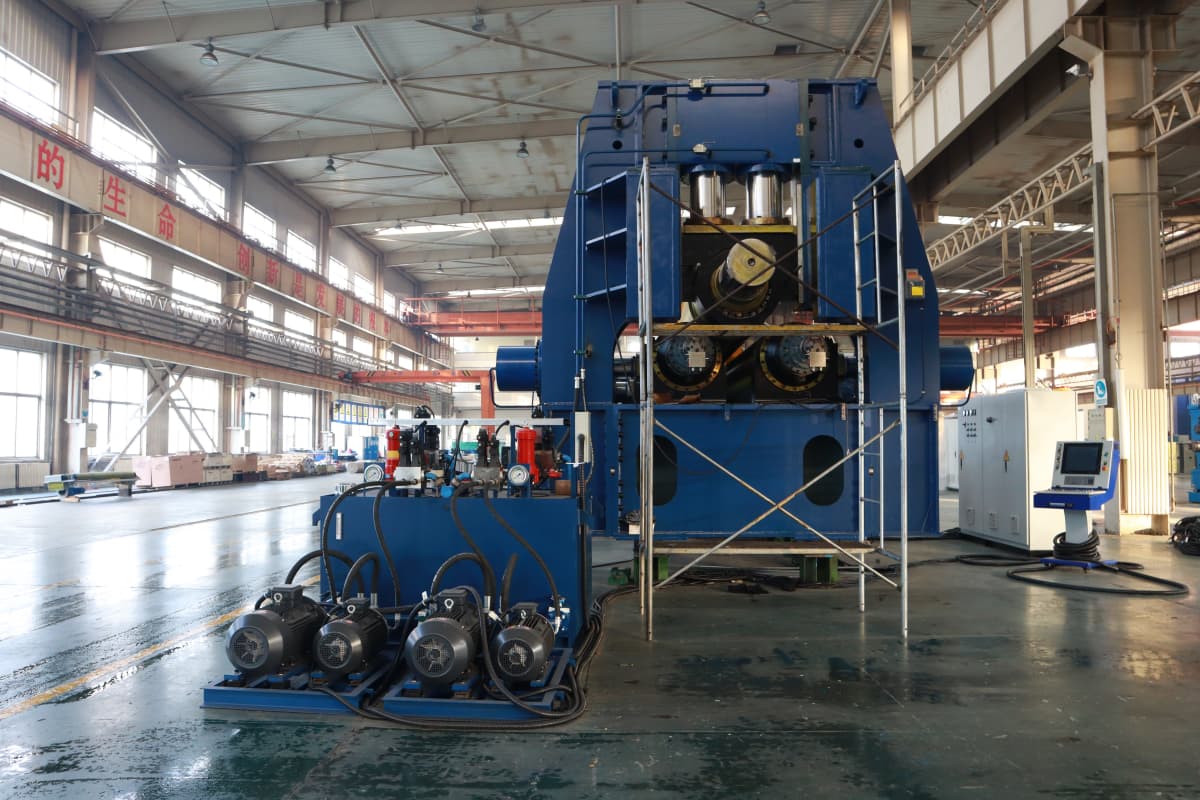 WS11KY-180×4200 CNC three-roller plate rolling machine(图2) WS11KY-180×4200 CNC three-roller plate rolling machine(图2)